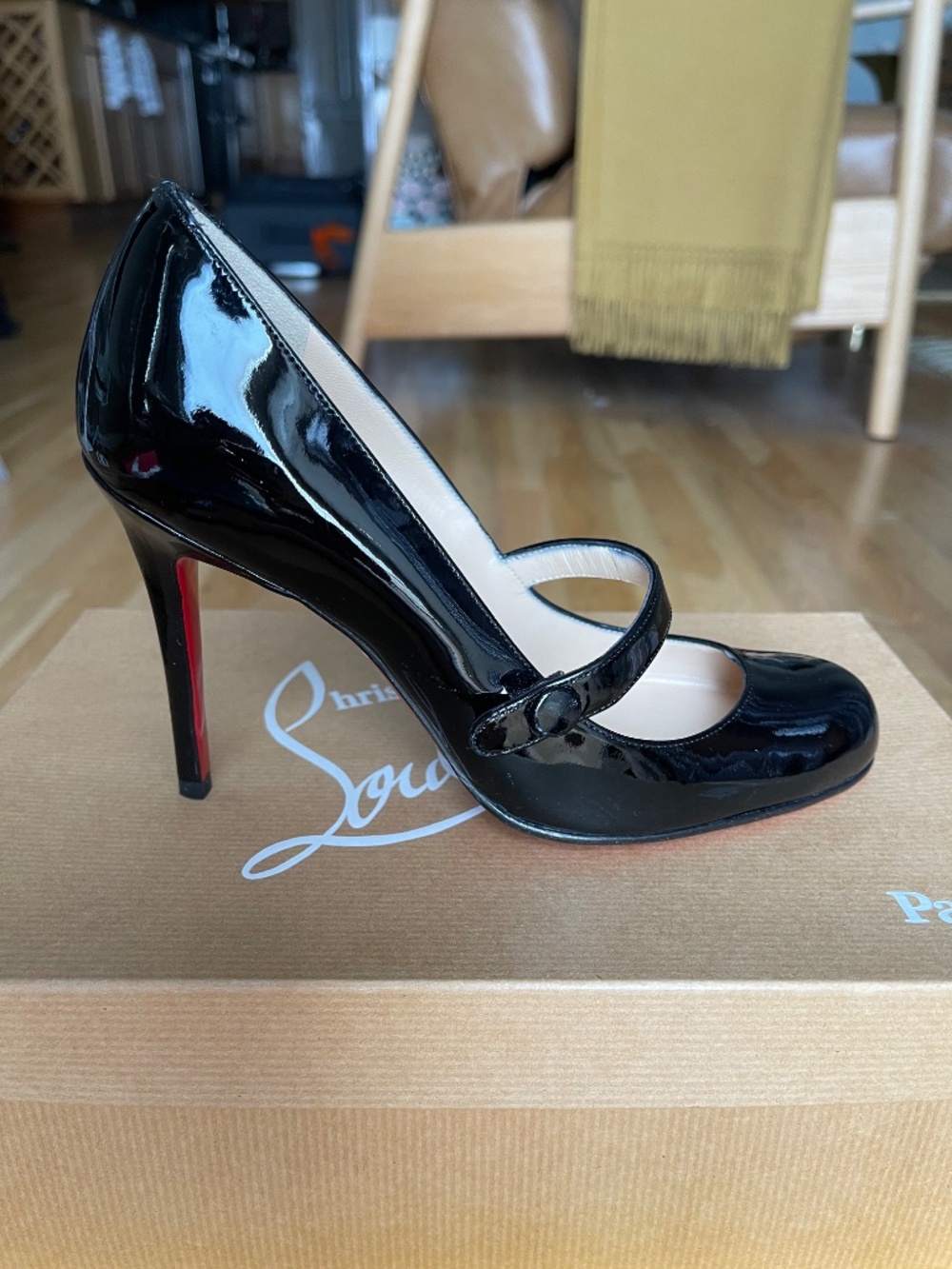 Christian Louboutin Wallis 100 Patent Calf Pumps, NEVER WORN, size US 5, EU 35 - Picture 11 of 16